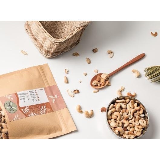 

Barang Terlaris Kacang Mede Mentah 1 Kg / Raw Cashew 1 Kg Premium Myeshandira