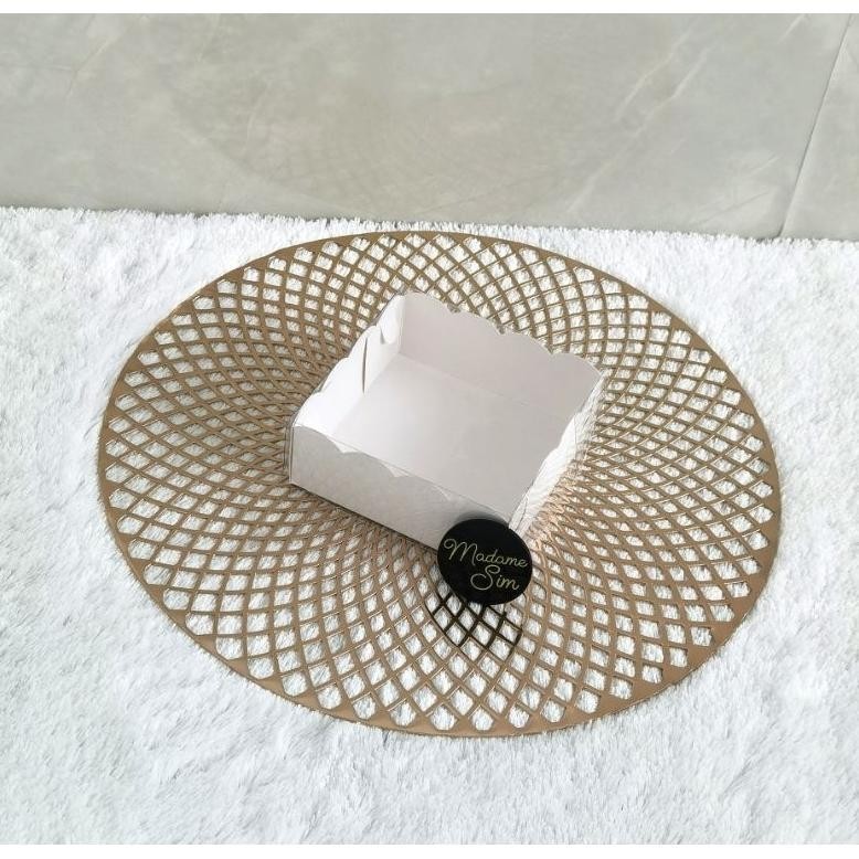 

Gratis Plus" BOX MIKA PUTIH - DUS HAMPERS - KOTAK PIZZA 12x12x5 (ISI : 10 PCS) ||