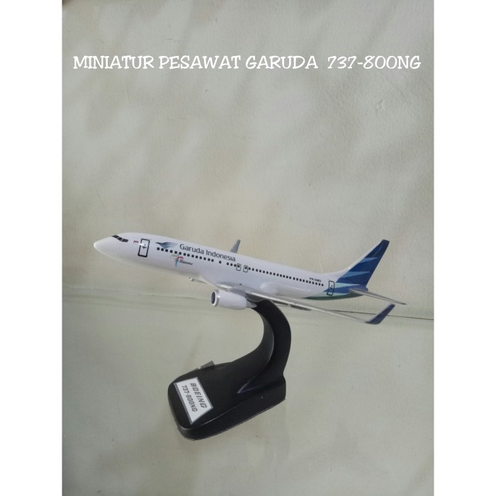 MINIATUR PESAWAT GARUDA INDONESIA BOEING 737-800NG