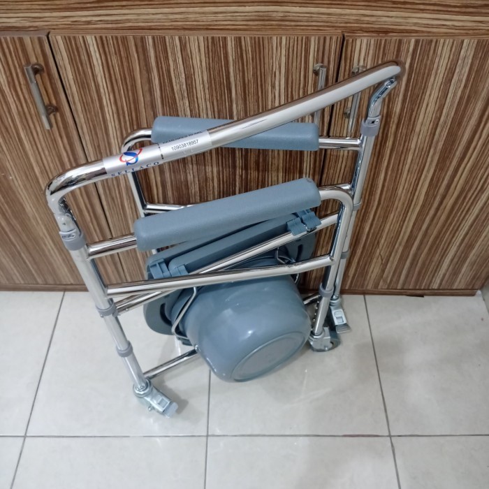 Kursi Bab Lansia Lipat Roda / Kursi Puk Commode Chair Pispot Roda