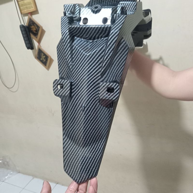 spakbor carbon supra 125 fi/sayap belakang carbon supra 125 FI injeksi