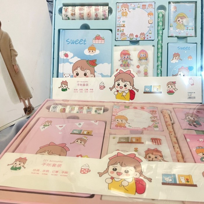 

PAKET JURNAL 7 IN 1 LITLE SWEET GIRL READY 2 WARNA FREE BOX SUPER CUTE