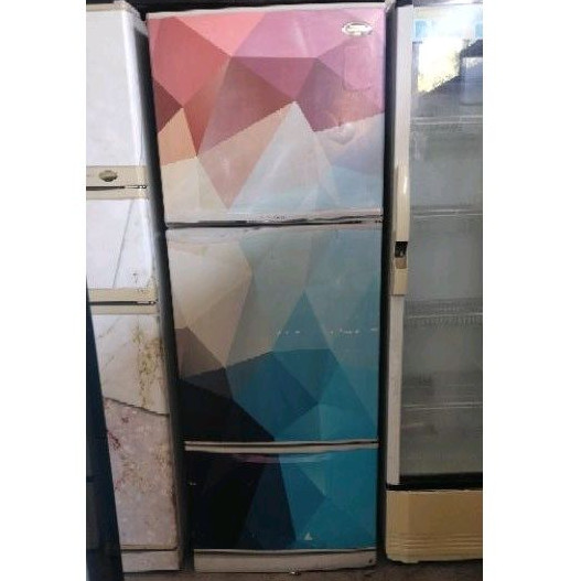 Kulkas 3 Pintu TOSHIBA, Kapasitas 350 Liter, 165 Watt, SECOND SIAP PAKAI, Bandung.