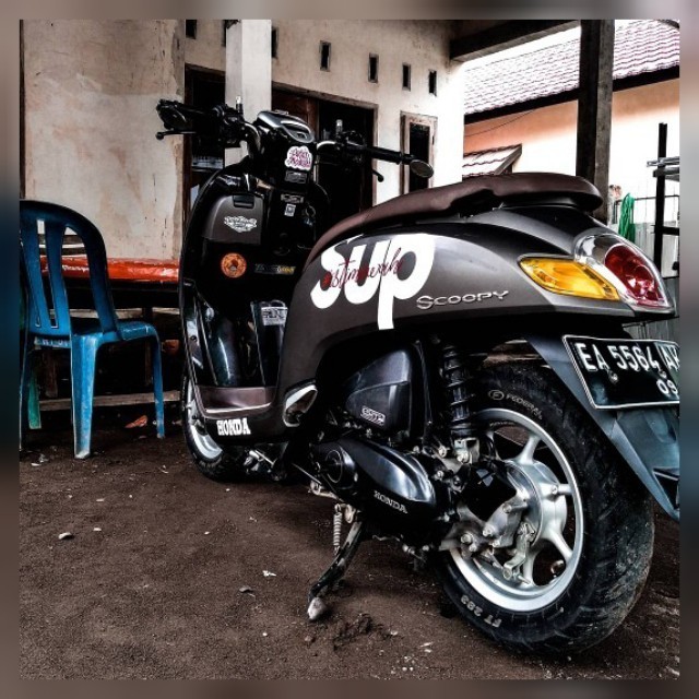 Ready Full Body Stiker Cutting Supreme Untuk Motor Scoopy Vespa Fino