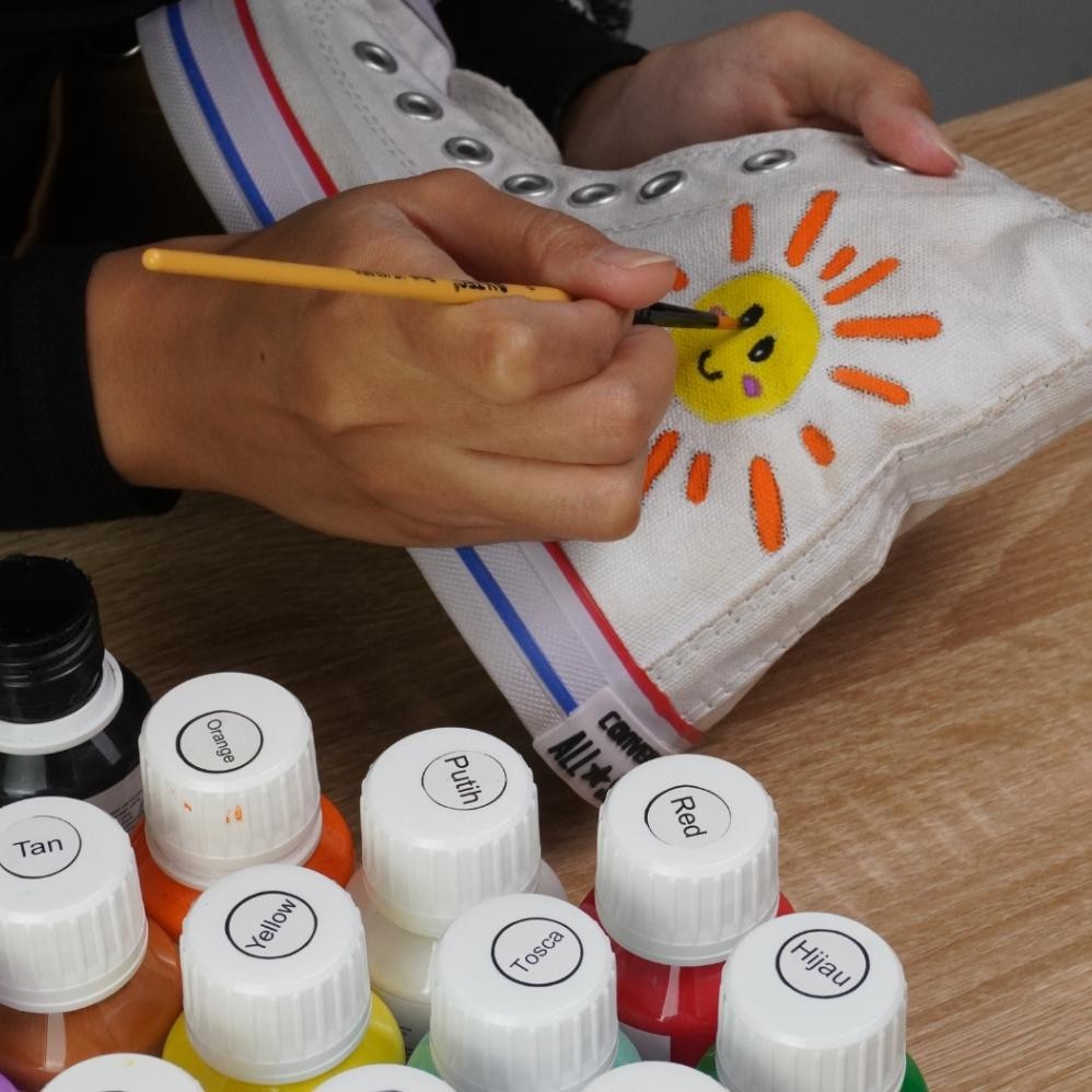 

REPAINT CAT SEPATU WATERBASED TAS TOPI CANVAS MESH NUBUCK RECOLOR SUEDE KANVAS NOT LEATHER DYE - CSW 60ML COD