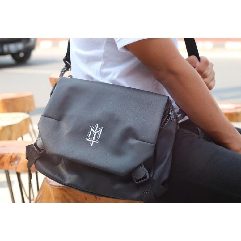 MATERNAL DISASTER #TAS SELEMPANG PRIA WANITA,TAS SELEMPANG MATERNAL, SLING BAG. COD