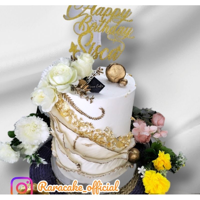 

white flower cake//sudah termasuk custom name aklrilik