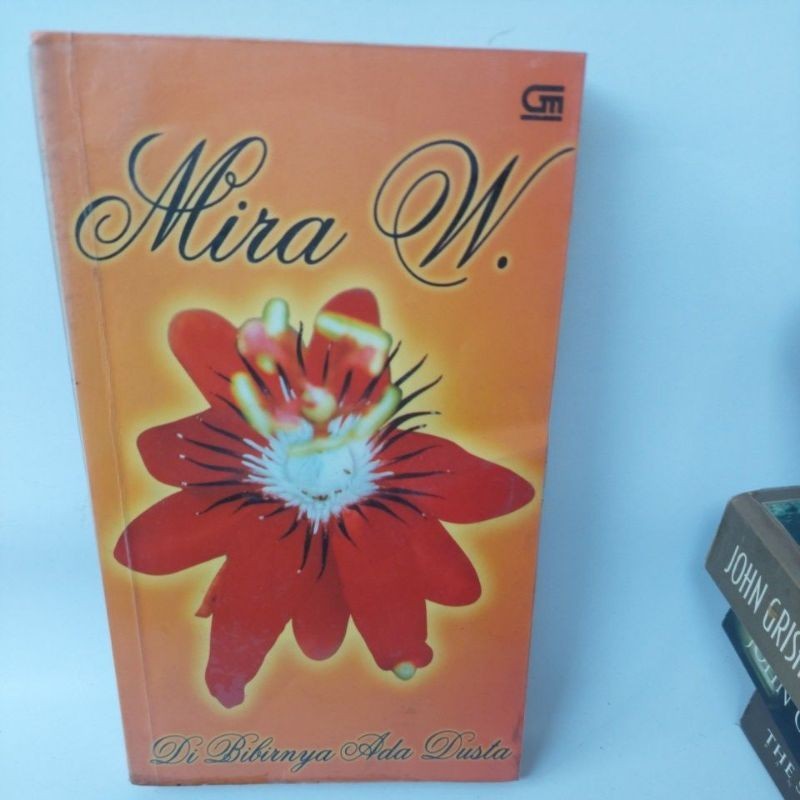 Mira W. Di Bibirnya Ada Dusta