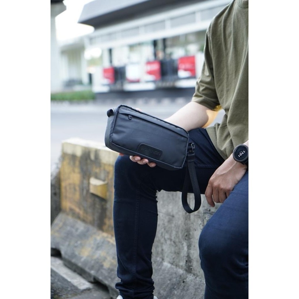 Avandr Handbag Pria P1X Clutchbag Pouch Anti Air Sling Bag Multifungsi
