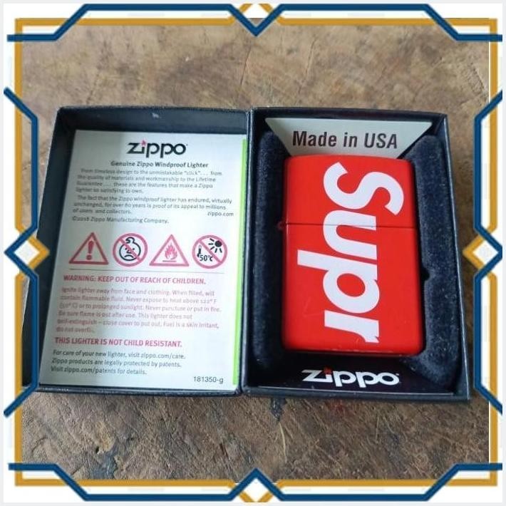 [CLS] ZIPPO ORIGINAL USA SUPREME BEKAS MASIH LUMAYAN MULUS ENGSEL PUDAR