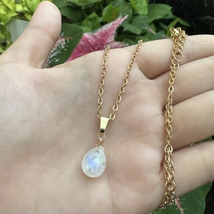 Moonstone Pendant Necklace / Kalung Liontin Biduri Bulan