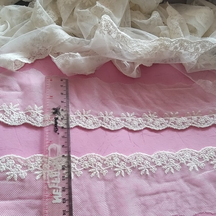 

renda tille warna bw lebar 6cm harga per pcs