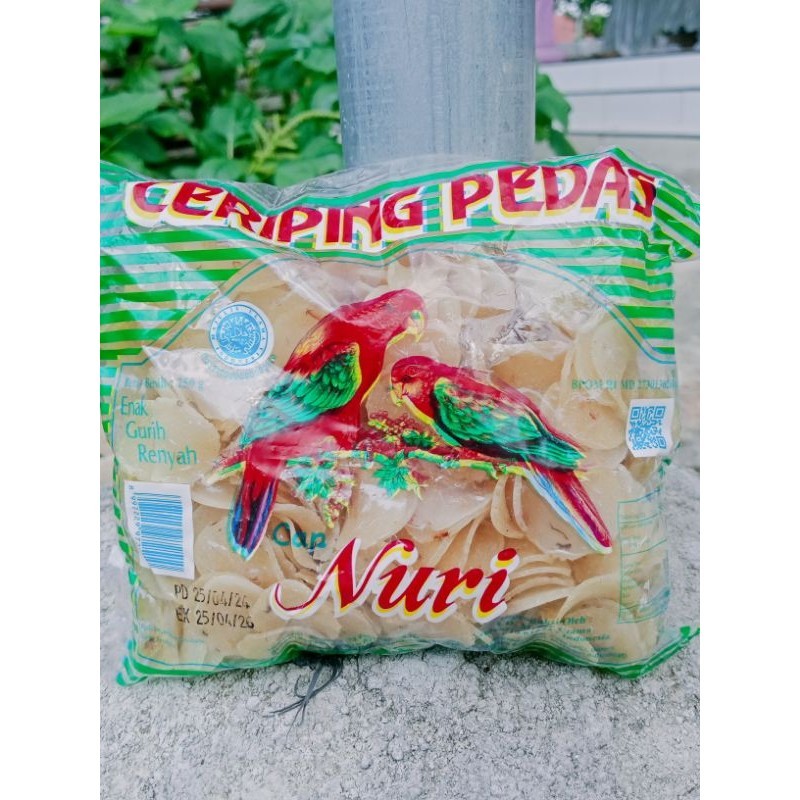 

Ceriping Pedas cap burung nuri/ keripik singkong pedas manis kemasan 250gr