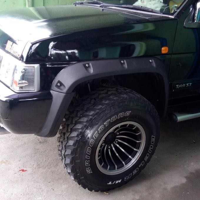 Over Fender Nissan Terrano