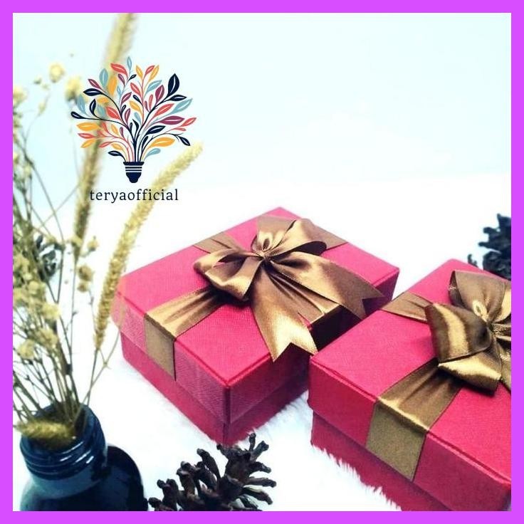 

Beli 2 Murah Kotak Kado 13X9X5Cm/ Berpita