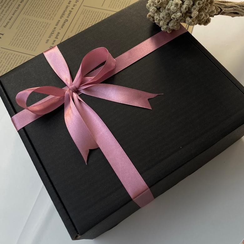 

BOX HAMPERS HITAM 22X22X8/ KOTAK KADO/ GIFT BOX/ BOX WEDDING BIRTHDAY ANNIVERSARY BISA COD