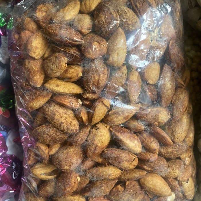 

Kacang almond panggang 1 kg / kacang almont roasted /kacang arab