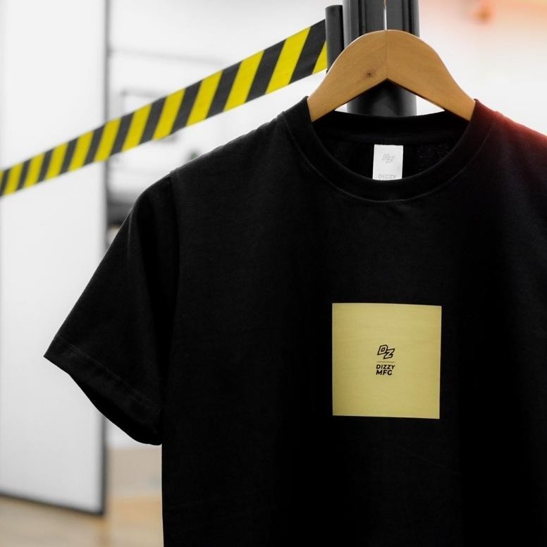 Diskon T-Shirt Kaos Dizzy Box Gold V2 Black White Premium