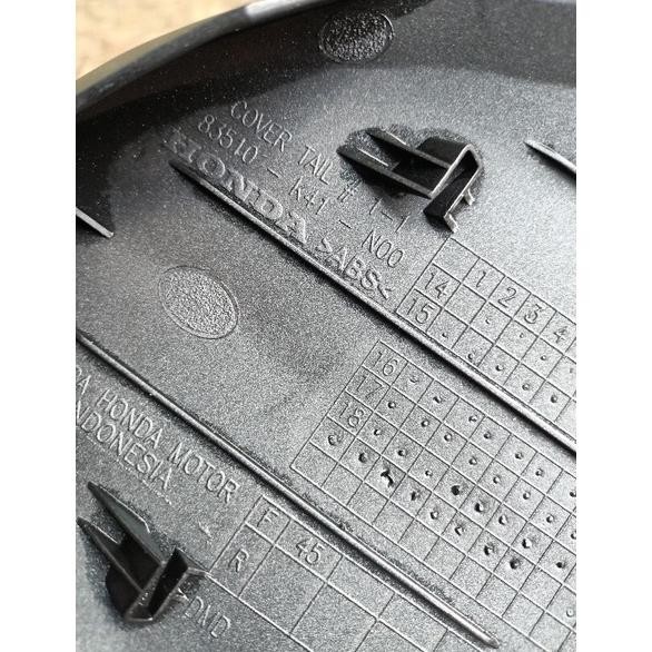 CR - TUTUP STOP LAMP COVER TAIL SAMBUNGAN BODY BELAKANG SUPRA X 125  FI NEW K41 HITAM DOFF BLACK MAT