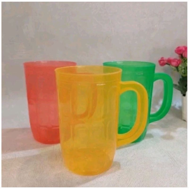 ISI 12 CANGKIR BIR PLASTIK GM / CANGKIR 8 GM