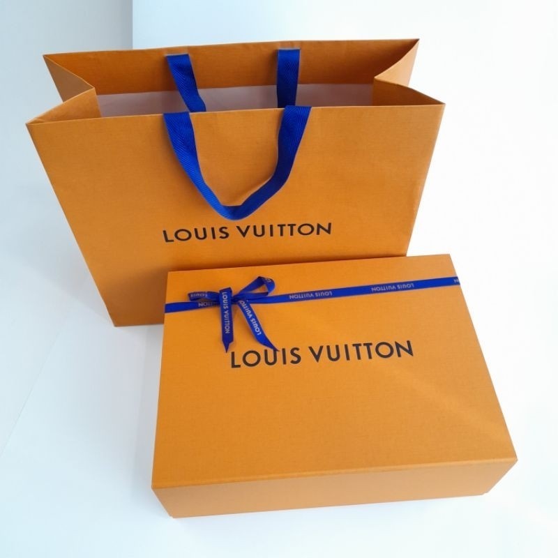 

Kotak Magnetik Dengan Tas Louis Vuitton Kondisi Cantik Asli.