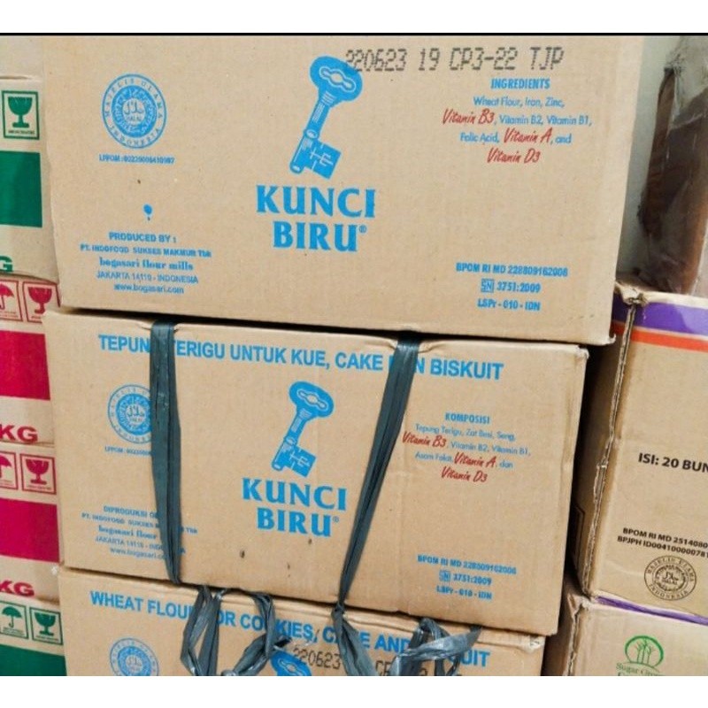 

Tepung Terigu Kunci Biru 1Kg perdus 12 pcs khusus ekpedisi reguler