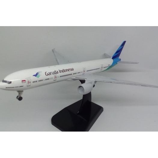 Diecast Niatur Pesawat Terbang Boeing 777-300 Garuda Indonesia