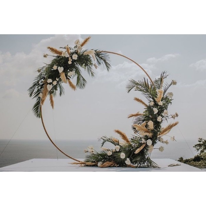 LINGKAR BESI DEKORASI / STANDING BULAT BACKDROP BESI WARNA GOLD