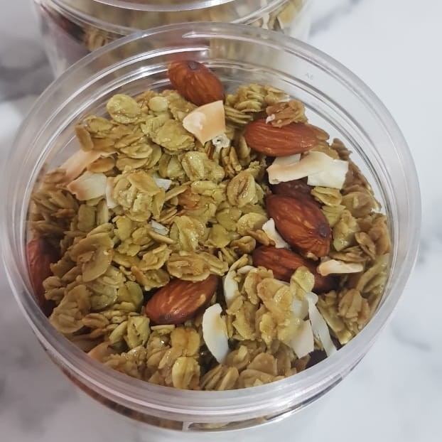 

Matcha Coco Granola by Schatz Cookies K02