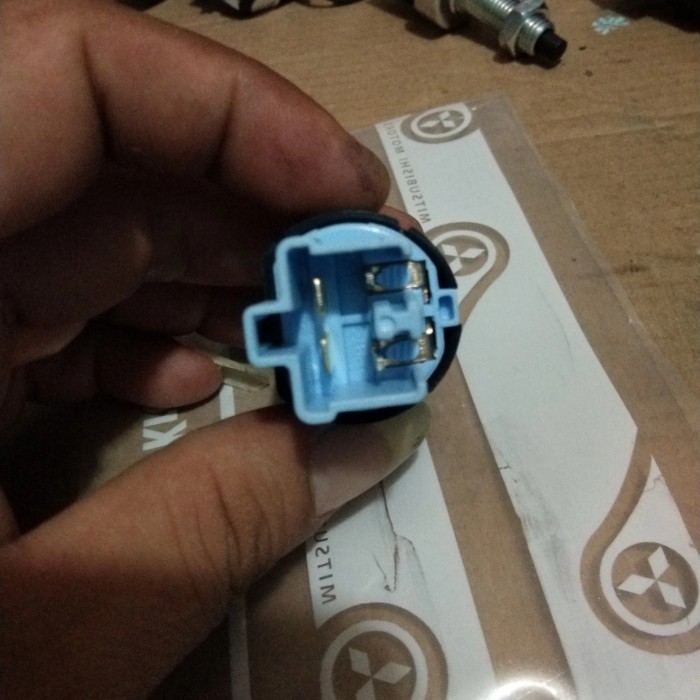 New Stop Switch / Switch Rem Mitsubishi Mirage Outlander Pajero Kode Ams68