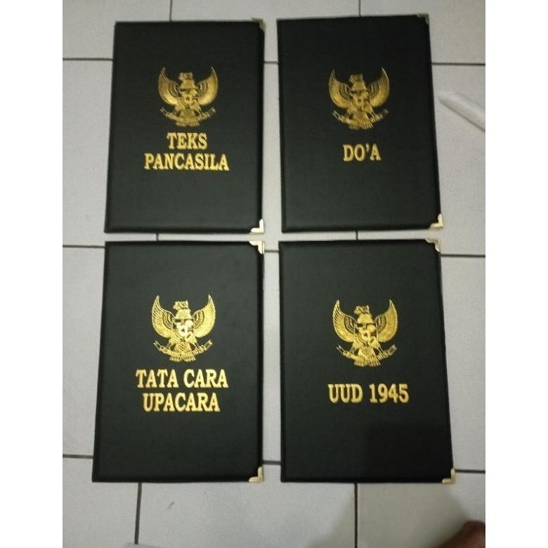 

Diskon Grosir//5 Map Upacara Bahan Kulit Sintetis Warna Hitam Dan 10 Selempang Upacara 150Cm X 10 Cm Murah