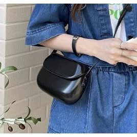Tas Selempang Kulit Wanita Ni Slingbag Saddle Bag Js2 8505