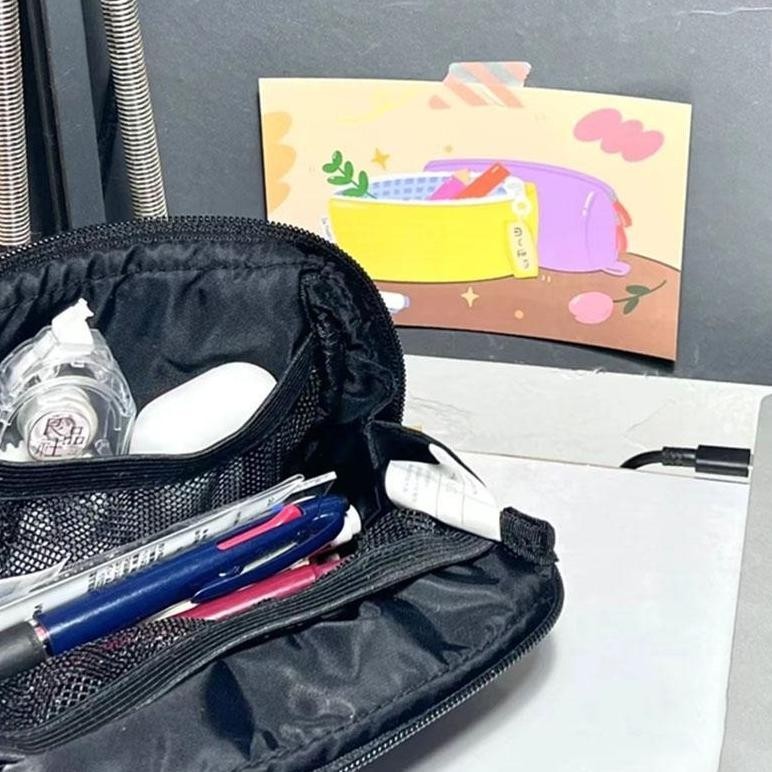 

Er-56 Pouch Pencil Case/Tempat Pensil Warna Hitam Berlapis Kapasitas Besar-Vatin_Shop Best Promo