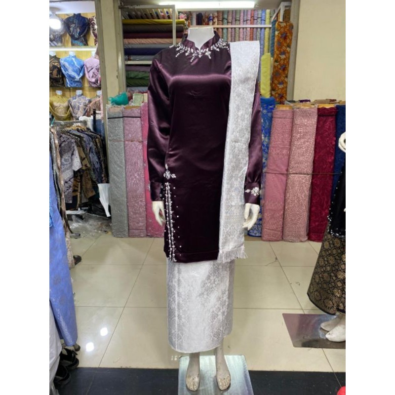 Baju kurung Melayu Malaysia bahan Silk yang adem