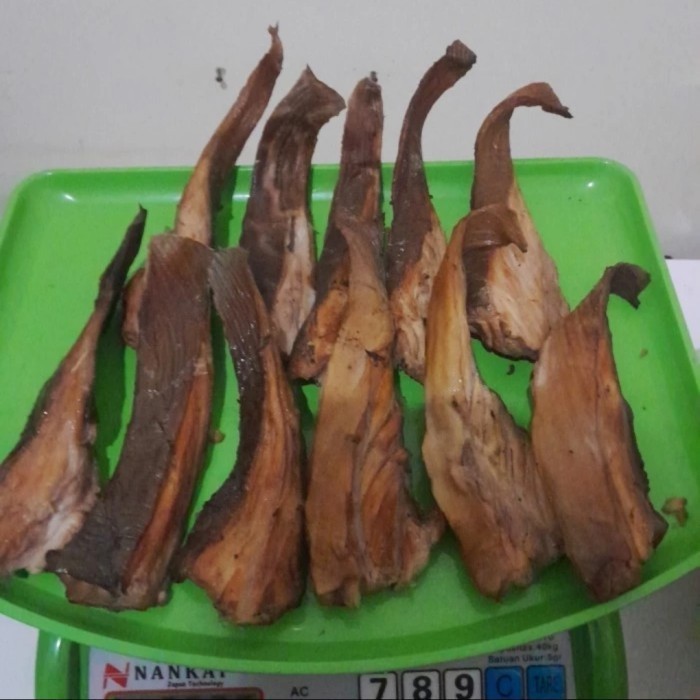 

IKAN PARI ASAP / PANGGANGAN IWAK PE A9
