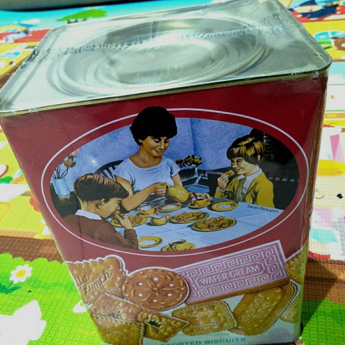 

FREE ONGKIR biscuit khong guan kaleng besar 1600 gram