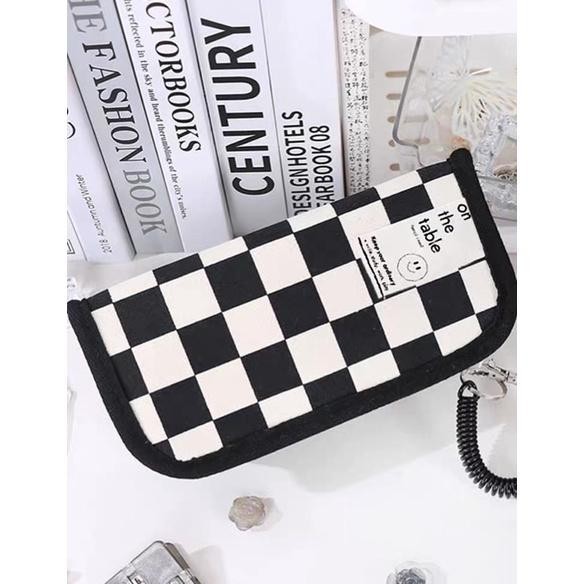 

Ox04 KOTAK PENSIL SLETING KOREA / PREMIUM AESTHETIC PENCIL CASE LARGE CAPACITY / STATIONERY ORGANIZER / CHESS SMILE PENCIL CASE / TEMPAT ALAT TULIS GEOMETRI JEPANG KAPASITAS BESAR / KOTAK PENSIL SERBAGUNA UNTUK SEKOLAH KANTOR KULIAH / PLAID PENCIL CASE