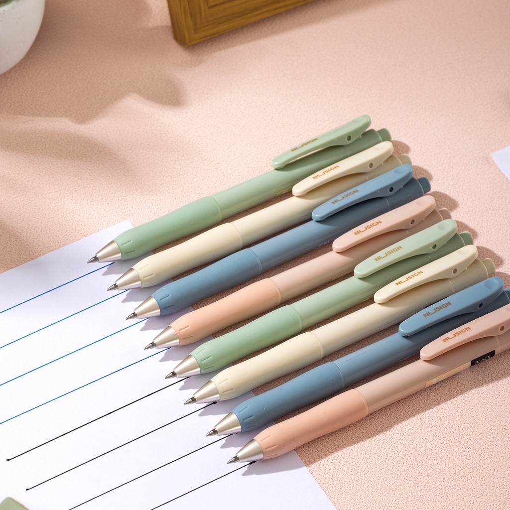 

Nusign Retracable Gel Pen / Pulpen Gel Cetak 0.5 mm Tinta Hitam Biru Body Pastel ENS576