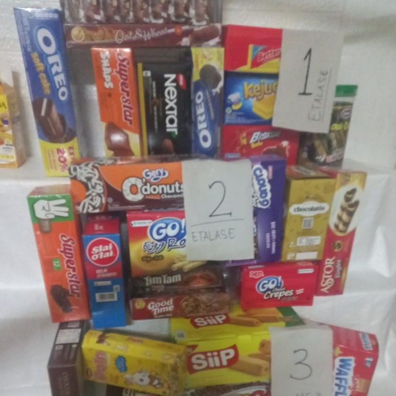 

ht-12 makanan ringan 1 box / 1dus dan serok Termurah