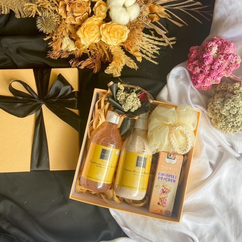 

HRN-813 [KDW101] PREMIUM HAMPERS BUNDLE SCARLETT WITH SCANTED CANDLE BODYMIST KADO PREMIUM HARDBOX ANNIVERSARY VALENTINE NATAL WEDDING Termurah