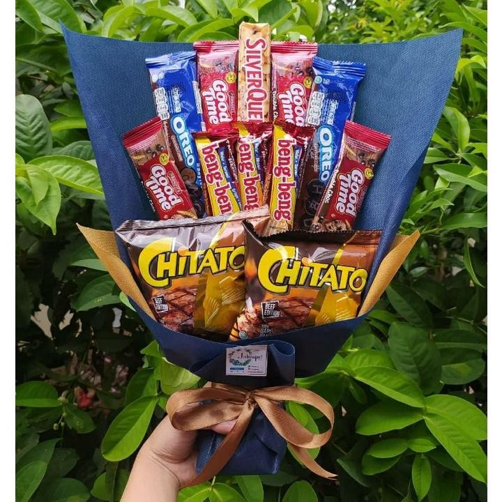 

y-76 (S) Buket silverqueen Cewe cowo / hadiah pacar/paket/bingkisan Snack Ulang Tahun/Ultah/ Wisuda/Kado/Hadiah/ sidang/birthday Termurah