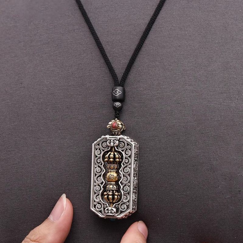 Liontin Vajra Patung Buddha dengan Enam Suku Kata Mantra