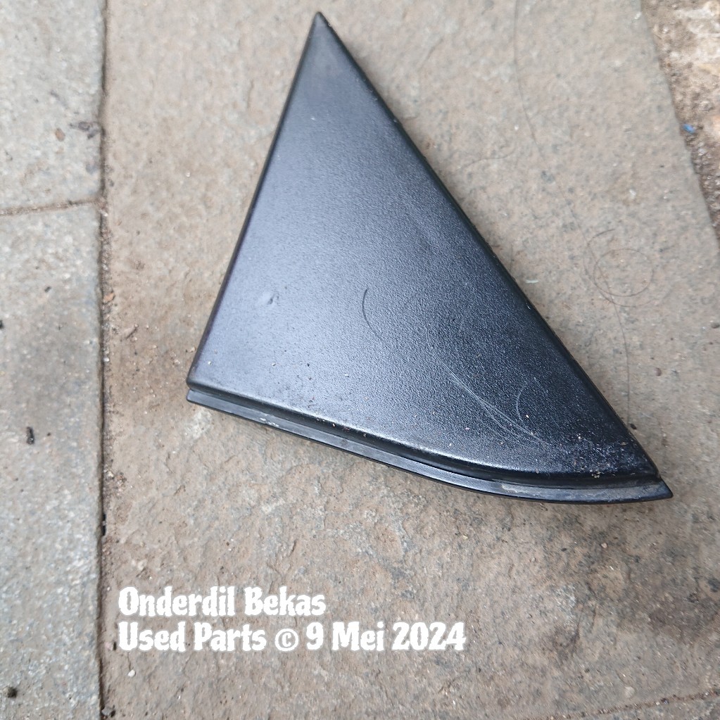 garnish segitiga spion Kiri daihatsu charade cs 1985