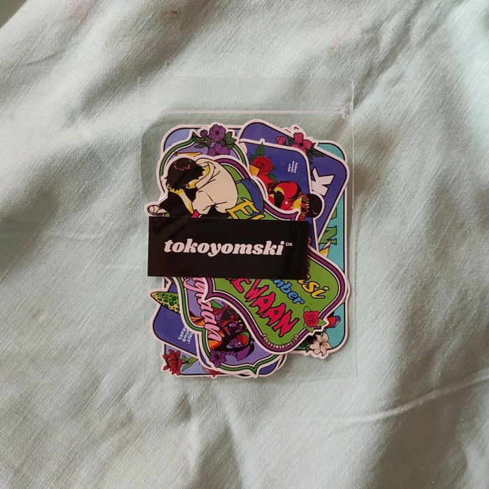 

Gambar Tempel Yomsquots Tokoyomski (Anime Angkot Sticker Pack)