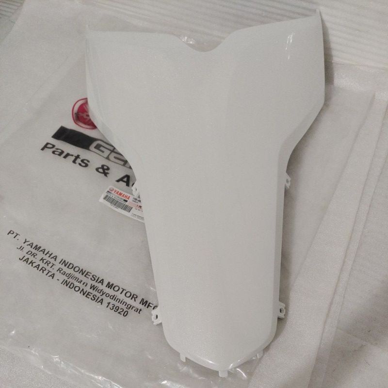 Cover Kontak Bawah Panel Inner 2 putih Yamaha Fino F1 125 Original 1YD-F836L-00-P1