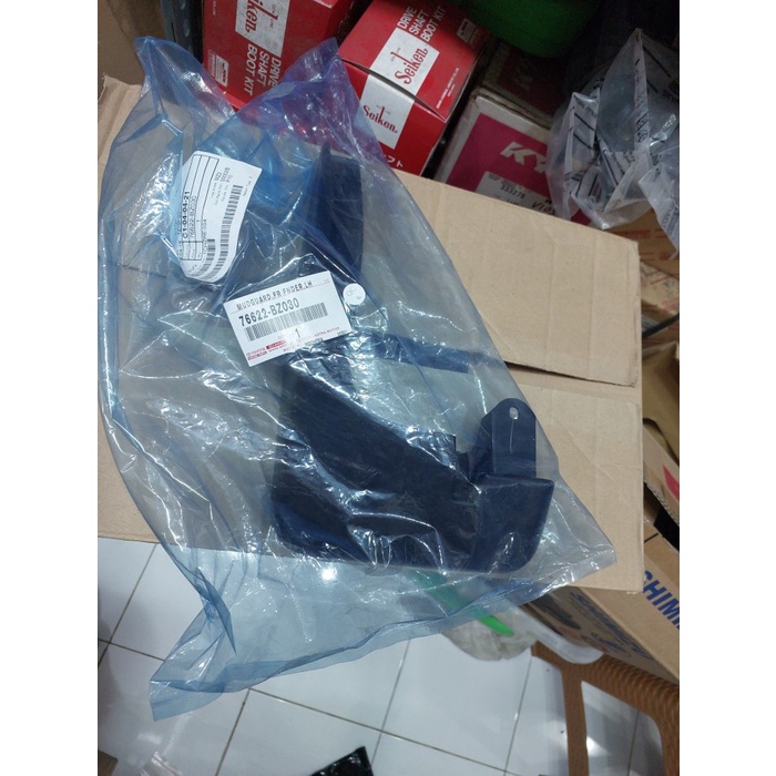 Mudguard karpet lumpur roda depan kiri avanza 2005-2011 original