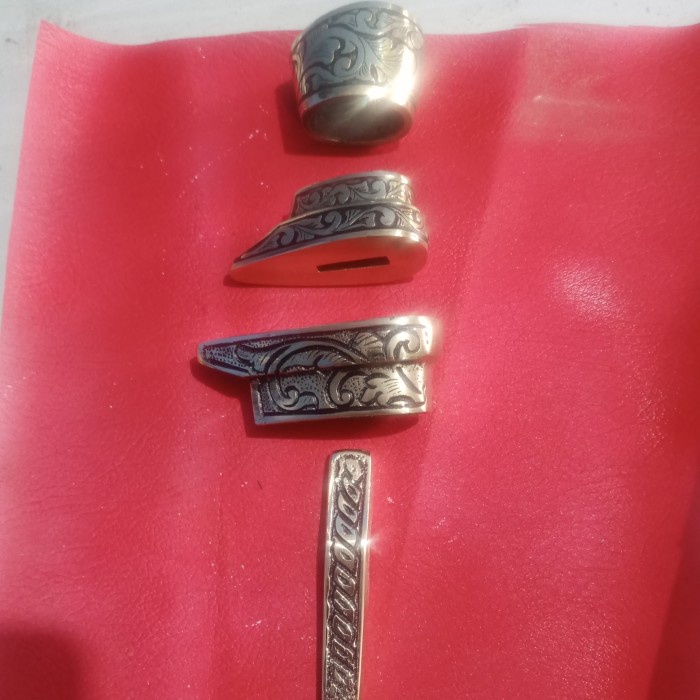 

1set asesoris hendel Kuningan ukir batik