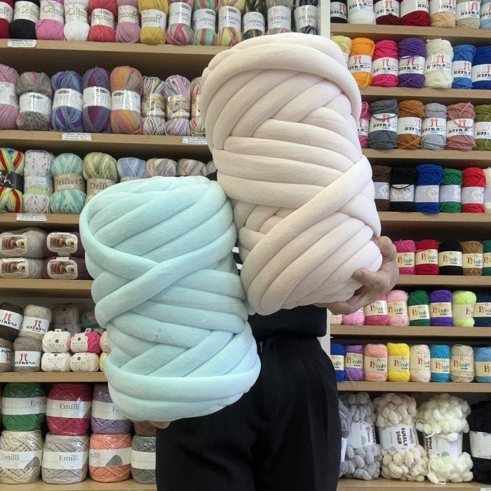

BENANG RAJUT JUMBO VELVET YARN 1