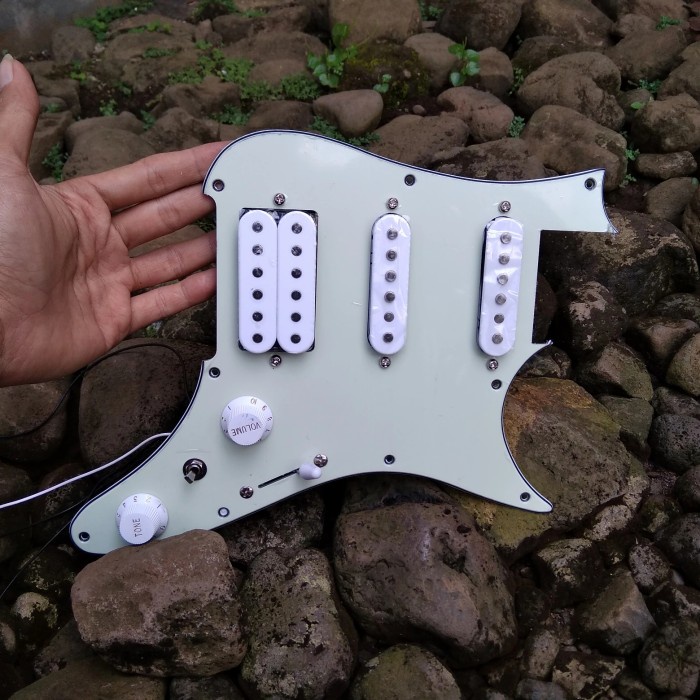 Loaded Pickup Gitar Stratocaster HSS Essentials Ibanez AZ ES