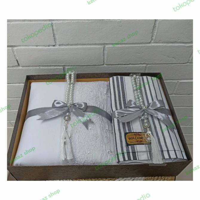 

Hampers Mukena dan Sarung Kado Pernikahan Weeding Gift Eksklusif